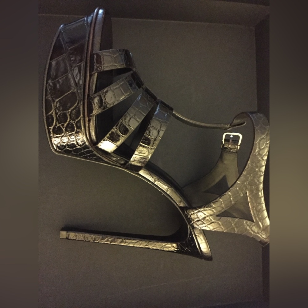 NWT Saint Laurent Tribute sandal in blackbrown embossed pattern